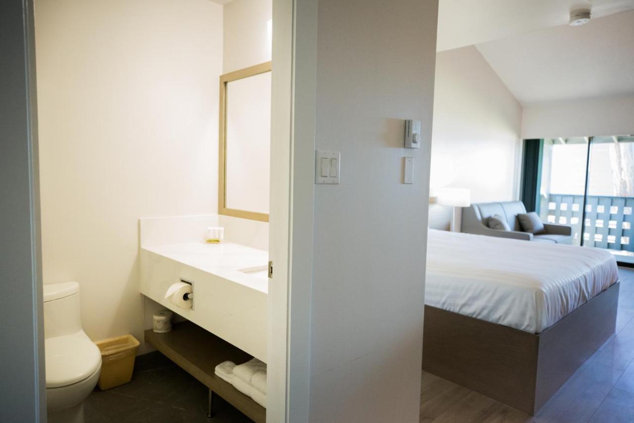 Sand Pebbles Inn Qualicum Beach Dış mekan fotoğraf
