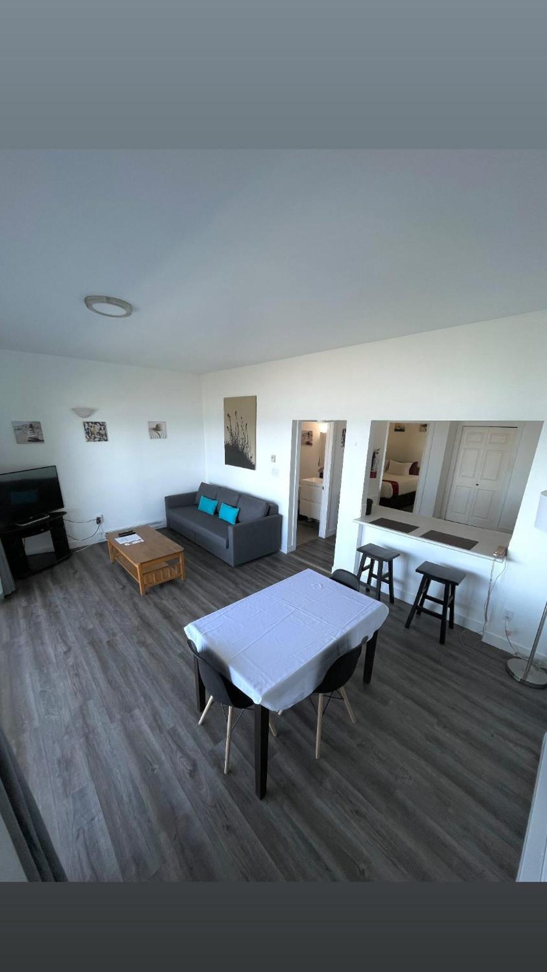 Sand Pebbles Inn Qualicum Beach Dış mekan fotoğraf
